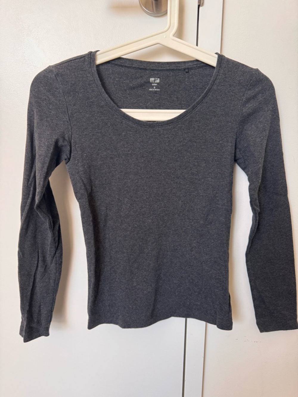 UNIQLO Women's Long-Sleeve Scoop Neck Top in Dark Gray size S
